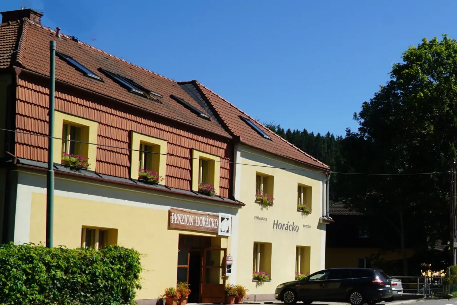 Průčelí penzionu Horácko v Unčíně