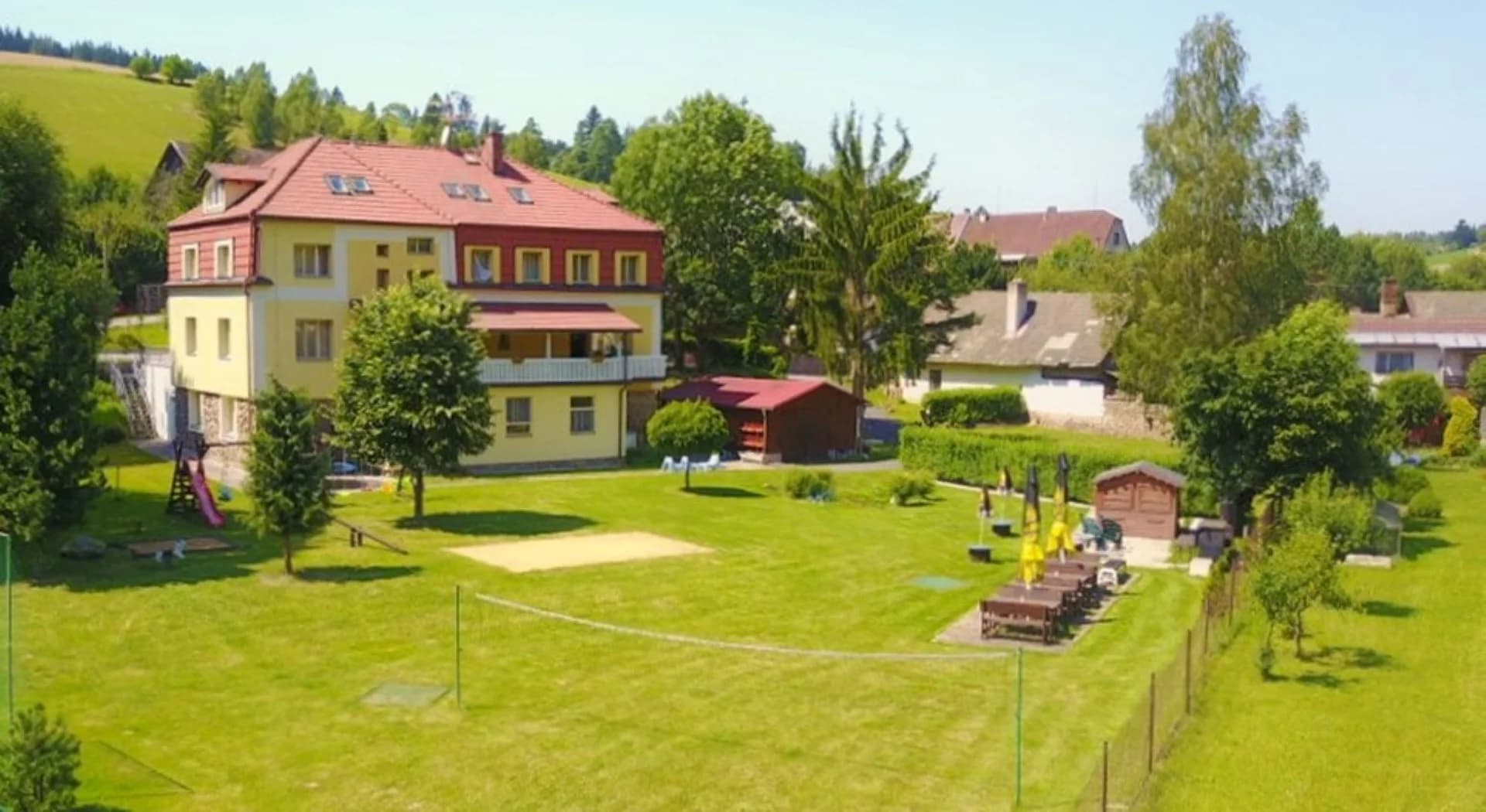 Penzion Horácko s rozlehlou zahradou u řeky Svratky v Unčíně